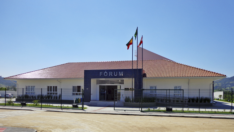 Foto da fachada do prédio da comarca de Armazém