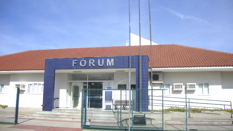 Foto da fachada do prédio da comarca de Balneário Piçarras
