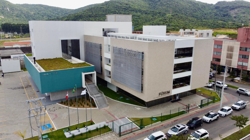 Foto da fachada da comarca de Imbituba