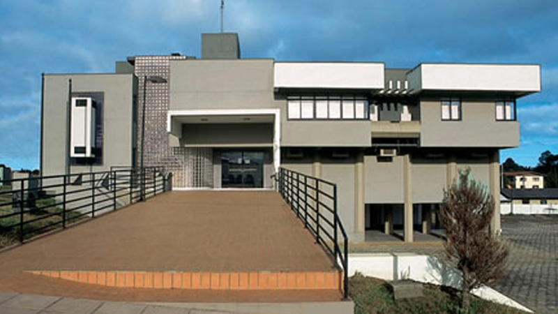Foto da fachada do prédio da comarca de Lebon Régis