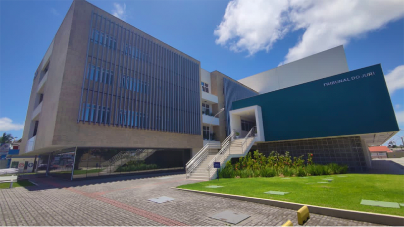 Foto da fachada do prédio da comarca de Navegantes