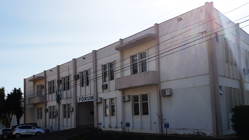 Foto da fachada do prédio da comarca de Palmitos