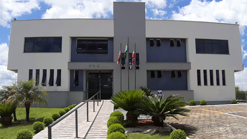 Foto da fachada do prédio da comarca de Papanduva