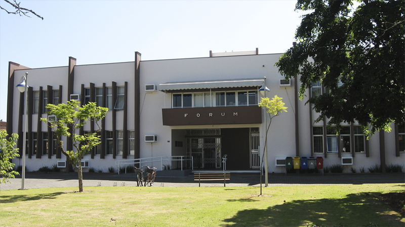 Foto da fachada do prédio da comarca de Timbó
