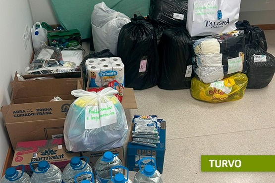 Foto de donativos no ponto de coleta em Turvo