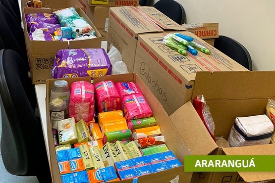 Foto de donativos no ponto de coleta em Araranguá