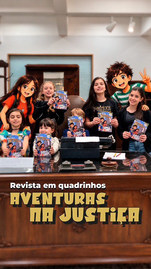 Imagem com seis crianças segurando a revista em quadrinhos Aventuras na Justiça