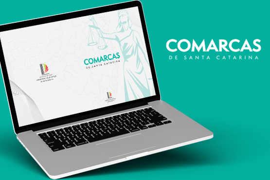 Tela de notebook com a capa do livro "Comarcas de Santa Catarina" na tela