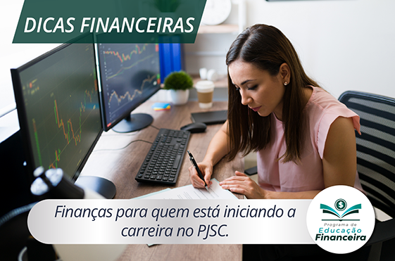 Banner com imagem de uma mulher em ambiente de escritório sentada e escrevendo