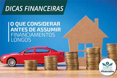 Banner com fundo azul, imagem de um carro, de uma casa e de moedas