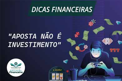 Banner com fundo azul escuro e ilustração de um homem olhando para um celular, com fone de ouvido e em volta dele ícones de cédulas de dinheiro e cartas de baralho 