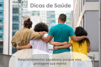 Banner com foto que quatro pessoas de costas abraçadas e o título no centro inferior: Relacionamentos saudáveis: porque eles protegem sua mante