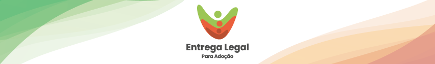 Entrega Legal para Adoção. Imagem estilizada de três bonecos sobrepostos com os braços abertos. Linhas onduladas na cor verde no canto esquerdo e linhas onduladas na cor pêssego do lado direito.