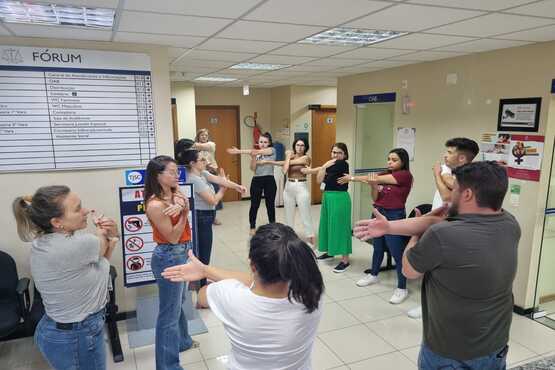 Colaboradores do TJSC se exercitando