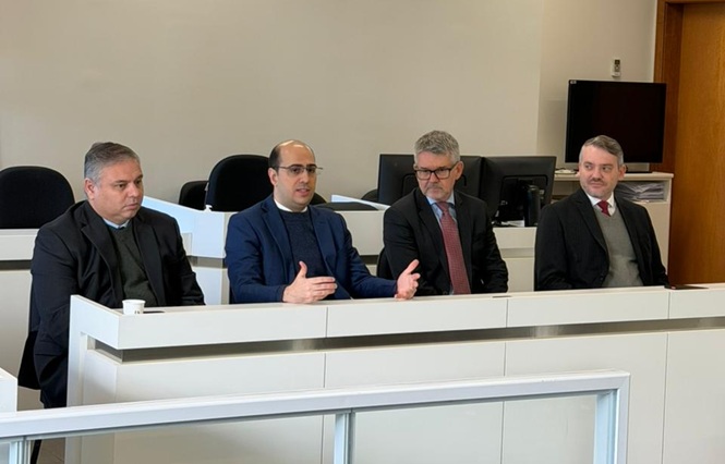 Foto horizontal: painel de magistrados participa de encontro promovido pela Corregedoria-Geral da Justiça.
