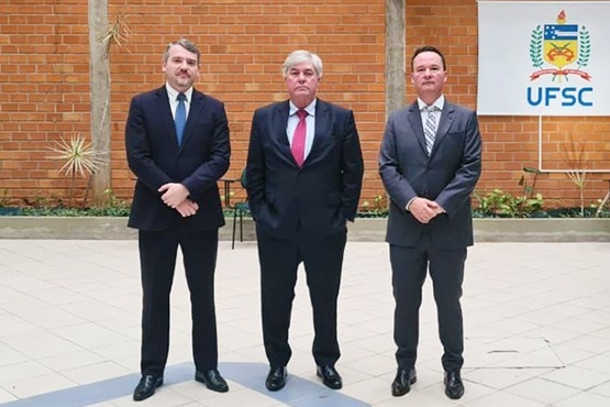 desembargador Cid José Goulart Júnior, juiz Marlon Negri e juiz Leandro Passig Mendes