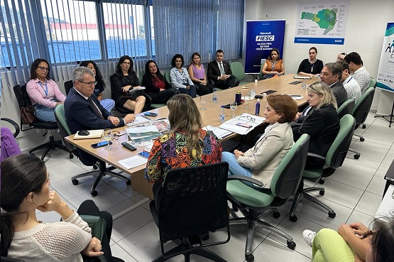 Reunião no Senai São José sobre o programa Novos Caminhos.