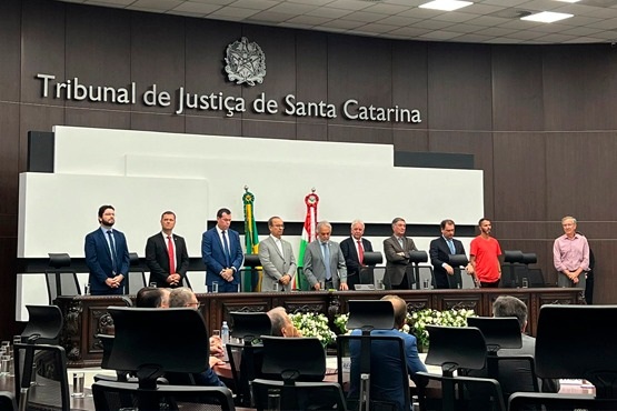 Sessão no Tribunal de Justiça de Santa Catarina. 