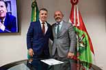 Foto do juiz empossado e do presidente do TJSC em exercício