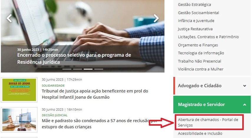 Imagem com destaque para o acesso ao portal de serviços na página inicial, conforme caminho indicado no texto anterior.