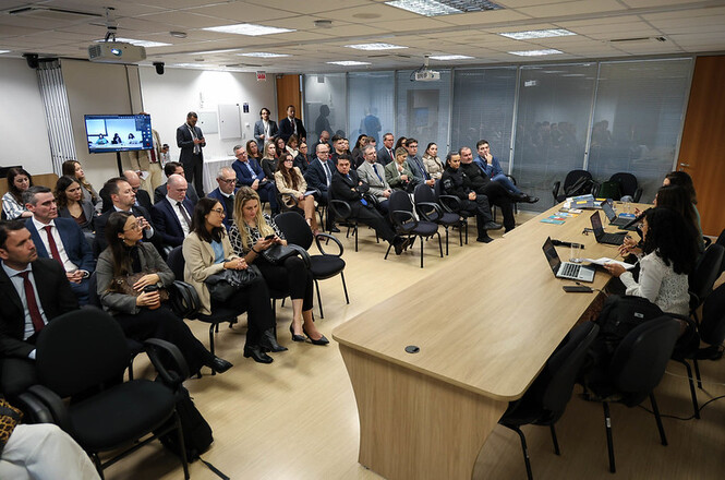 Foto horizontal: Público prestigia encontro técnico sobre a Central de Regulação de Vagas durante a programação do Pena Justa.