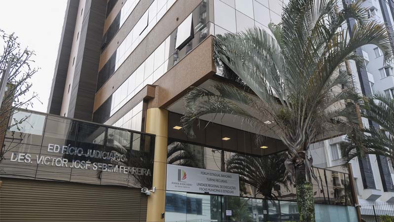 Foto da fachada do Fórum Estadual Bancário