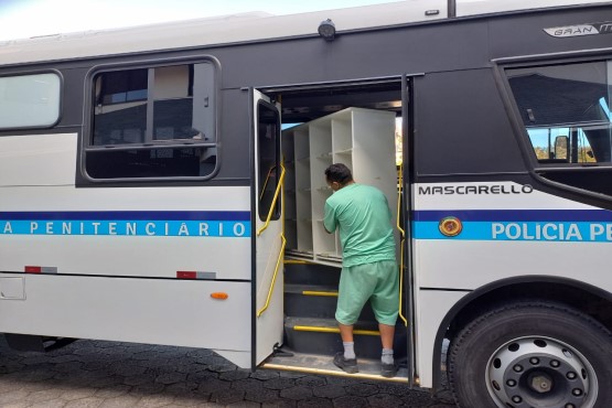 Presídio Feminino recebe armários e cadeiras doados pela comarca de Joinville