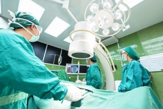 Imagem de sala de cirurgia.