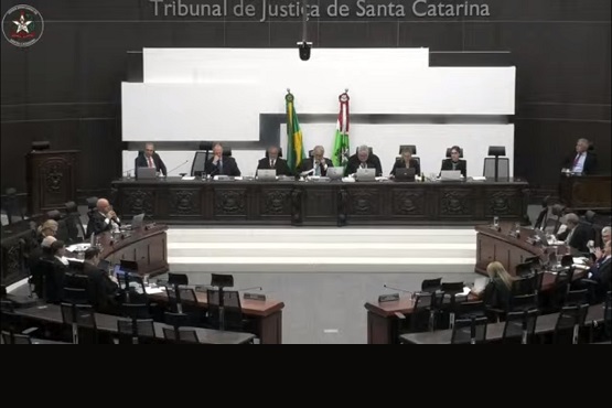 Sessão no Tribunal de Justiça e Santa Catarina.