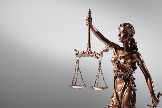 Estátua símbolo do direito.