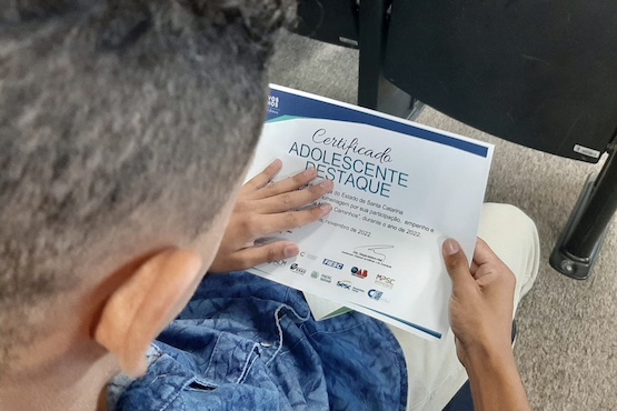 Certificado adolescente destaque.