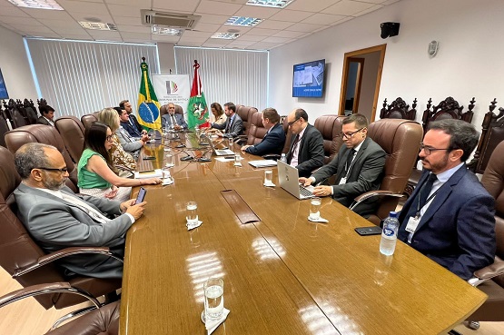 Reunião entre os representantes da Prefeitura de Joinville.