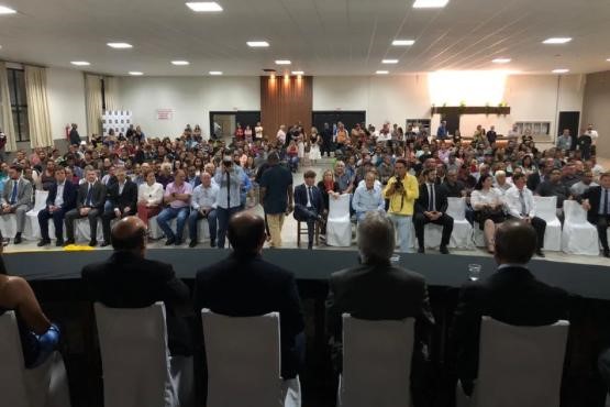 Entrega do programa Lar Legal.