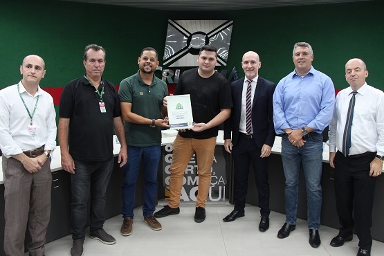 Entrega de títulos de propriedade.