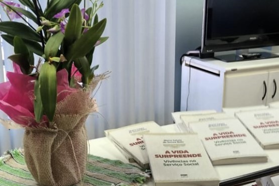 Livros da servidora.