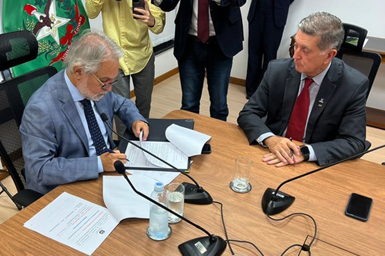 Reunião entre TJ e prefeitura.