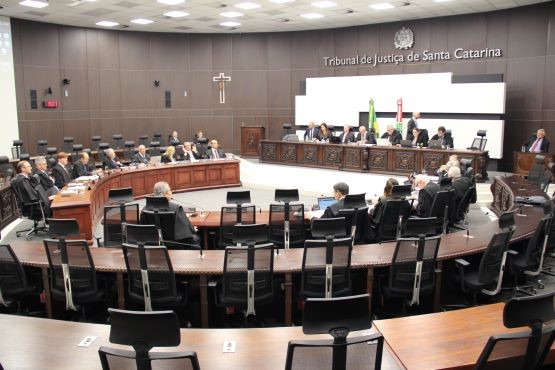 Sessão no Pleno.