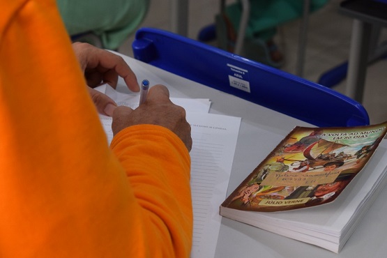 Atividade de leitura com detentos da Serra.