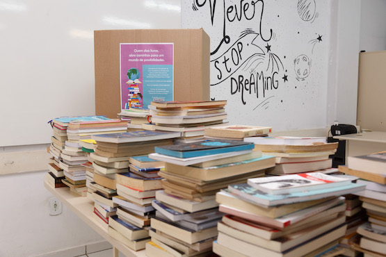Livros arrecadados.