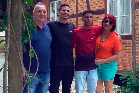 Família que optou pela adoção.