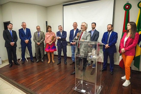 Presidente do TJSC e demais servidores do fórum de Araquari.