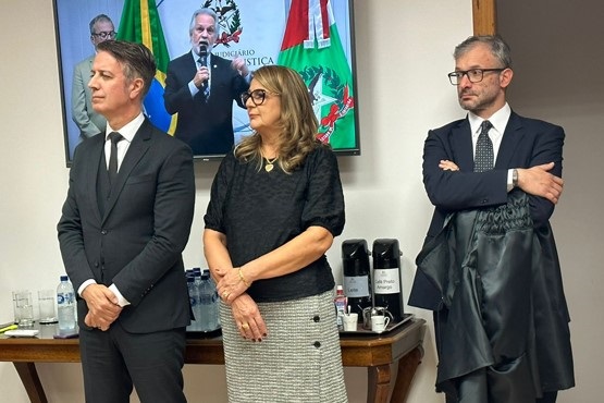 Três novos juízes empossados.