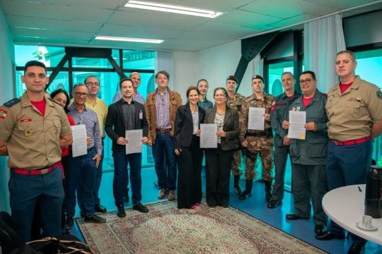 Cerimônia de entrega de repasses.