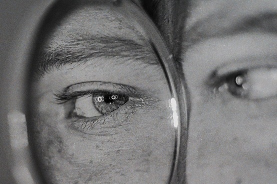 Olhos em reflexo.