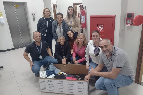 Servidores arrecadam agasalhos para campanha.