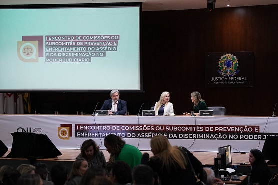 Mesa do I Encontro de Comissões ou Subcomitês de Prevenção e Enfrentamento do Assédio e da Discriminação no âmbito do Poder Judiciário.