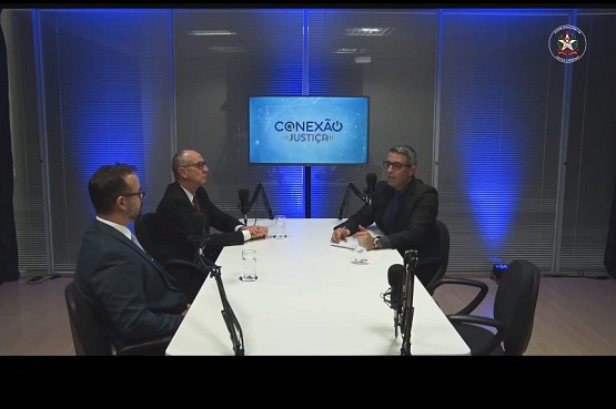 Gravação do podcast Conexão Justiça.