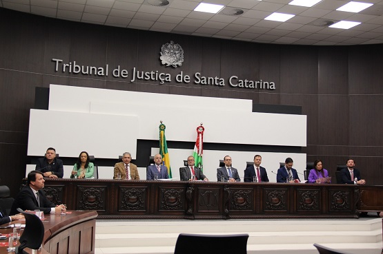 Desembargadores e servidores participaram do lançamento do projeto.