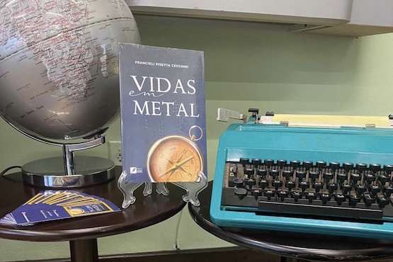 Livro "Vidas em Metal".