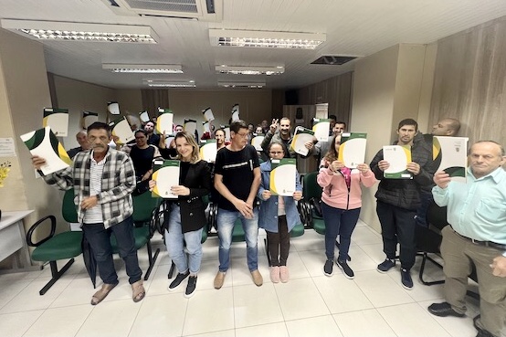 Entrega de títulos de propriedade.